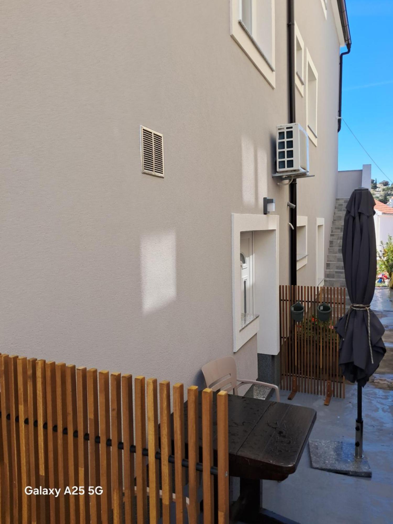 Apartments Tonci Tribunj  Exterior photo